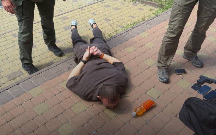 НАБУ та САП повідомили про підозру особі, яка вимагала 1 млн  доларів за уникнення екстрадиції до Росії