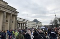 У Берліні поліція застосувала водомети для розгону протикарантинних протестів