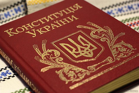 "Слуги народа" попросили КСУ объяснить, что такое достойные условия жизни