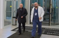 Главврач инфекционной больницы, жавший руку Путину, заразился коронавирусом
