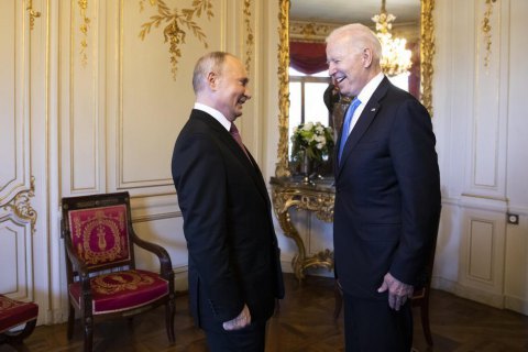 Байден передал Путину список связанных с Россией кибератак на объекты в США 