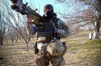 За суботу захисники сходу України знищили літак та 81 окупанта