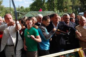 Добкин спел караоке с министром культуры