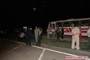 Участники "антифашистского" митинга перекрывали трассу, требуя денег