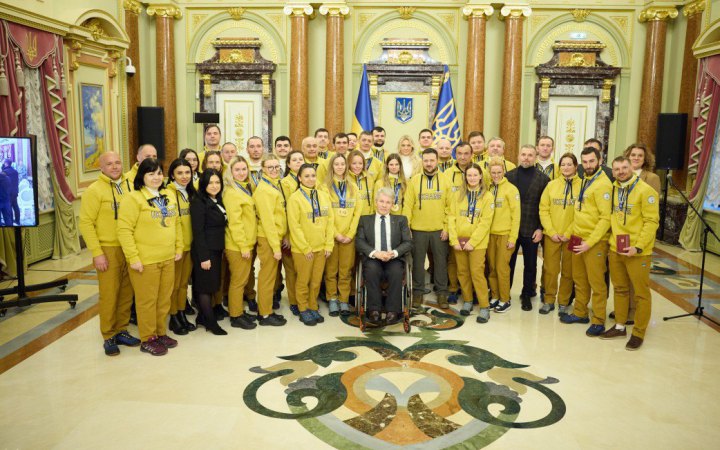 ​Зеленський нагородив спортсменів дефлімпійської збірної, яка здобула першість на Олімпіаді