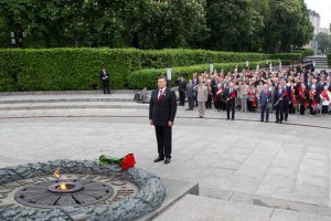 Украина почтила память освободителей Киева минутой молчания