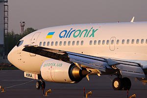 У связанной с Азаровым авиакомпании забирают самолеты