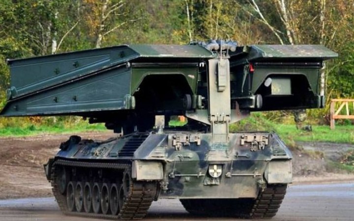Німеччина надала Україні мостоукладальні машини Biber