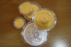 Эксперт советует покупать золотые инвестиционные монеты НБУ вместо доллара