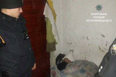 В Кропивницком сын на неделю закрыл в доме 83-летнего отца