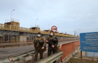 Влучання акуратне, але дієве: ЗСУ вдарили по мосту в районі Каховської ГЕС