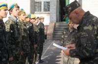 Кабмин изменил "абсолютно советское" название школьного предмета "Защита Отечества"