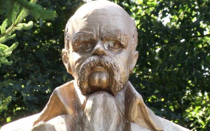 Пам’ятник Леніна, перероблений на Шевченка, став частиною Музею ІІ світової війни
