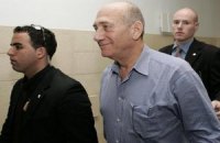 Ольмерту предъявили обвинение в получении взяток