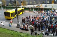 Представители "Черкассыоблэнерго" заблокировали улицу возле Кабмина