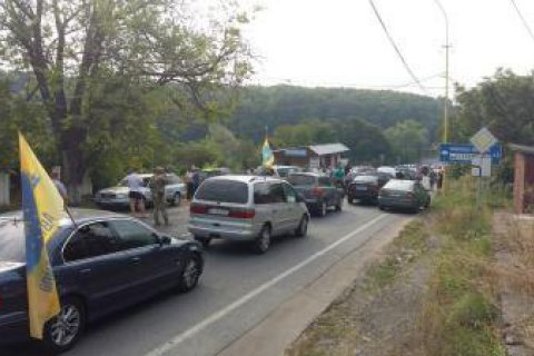 Автомобили с иностранной регистрацией заблокировали пункт пропуска "Ужгород"