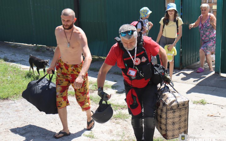 На Херсонщині треба евакуваюти ще 1300 дітей з небезпечних районів, - ОВА
