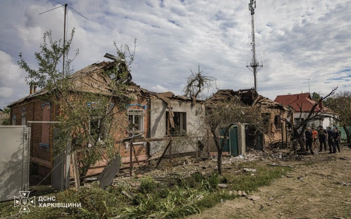 У Харкові росіяни атакували житловий будинок, є жертви та поранені