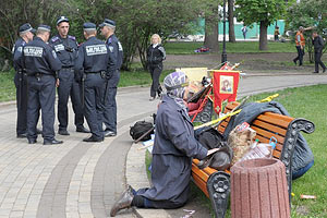 У Рады снесли палатки протестующих против "кода сатаны" 