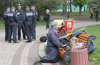 У Рады снесли палатки протестующих против "кода сатаны" 