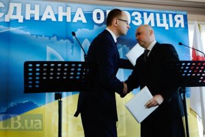Турчинов уверяет, что Яценюк не копирует Тимошенко