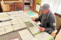 В одному зі звільнених населених пунктів Донеччини виявлено штаб окупантів з важливою документацією, – ДБР