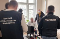 На Одещині лікар за 5 500 доларів виготовляв фіктивні документи для ухилянтів