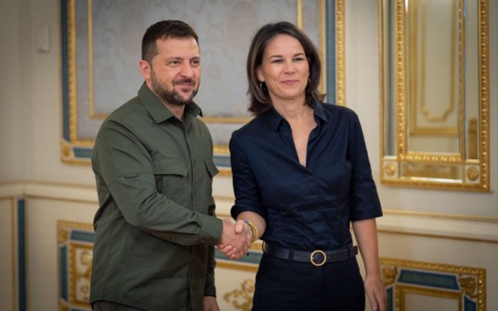 Зеленський обговорив із Бербок оборонні потреби України та зміцнення ППО