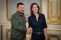 Зеленський обговорив із Бербок оборонні потреби України та зміцнення ППО