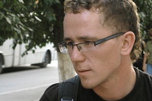 Украинские власти не отдают паспорт российскому оппозиционеру