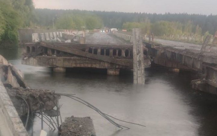 Зруйнований блискавкою міст на Київщині планують відновити за три тижні