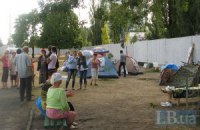 На акцию против застройки сквера на Березняках пришло несколько сотен киевлян