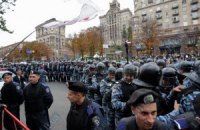 "Беркут" сделал коридор для проезда транспорта на Крещатике