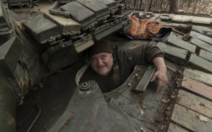 Російська армія втратила в Україні майже 16 тисяч одиниць техніки