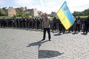 Во Львове призывают повесить на День победы флаги с траурными лентами