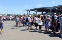Російські окупанти видають в Маріуполі все менше гуманітарної допомоги