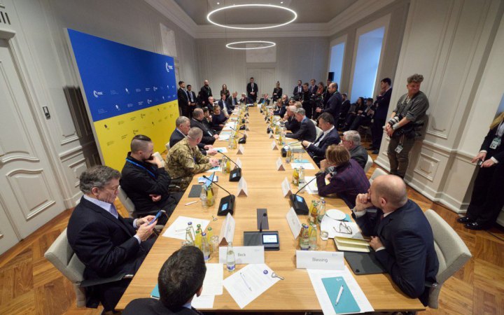 Зеленський у Мюнхені закликав міжнародних інвесторів вкладати гроші в українську енергетику та дрони