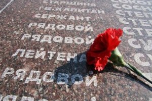 Янукович поздравляет Украину с Днем освобождения от немецко-фашистских захватчиков