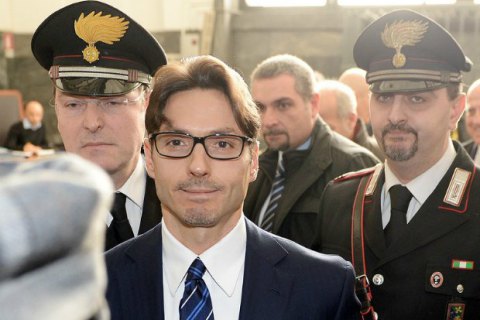 Миланский суд приговорил cына Берлускони к 14 месяцам тюрьмы