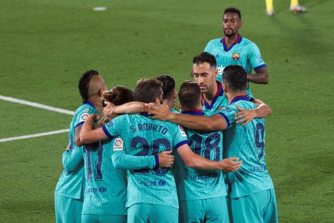 Игроки "Барселоны" отказались от урезания зарплаты