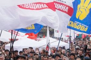В Ужгороде оппозиции заблокировали место для акции "Вставай, Украина"