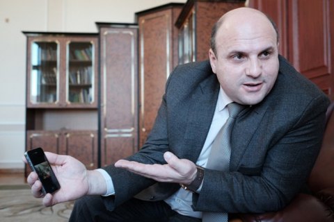 Главе Черновицкого облсовета вручили подозрение в получении взятки