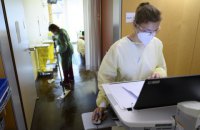 За добу в Україні зафіксували 12 946 нових випадків ковіду