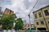 Кияни скаржаться на ведення будівельних робіт на місці Сінного ринку в нічний час і вихідні дні
