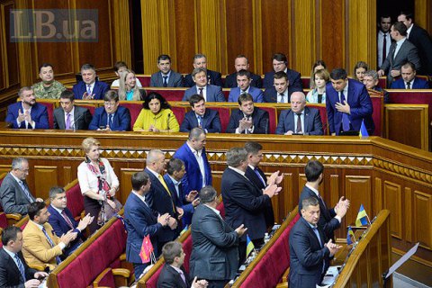 Рада рассмотрела 120 поправок языкового законопроекта