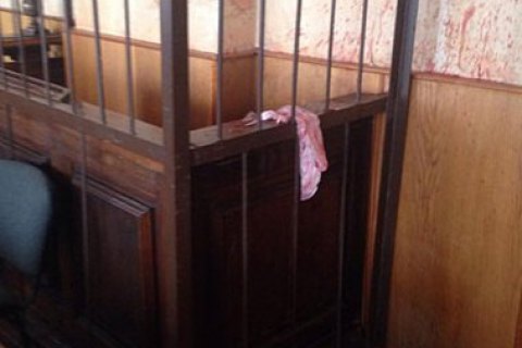 В Тернополе задержали 13 человек, которые залили "кровью" помещение райсуда