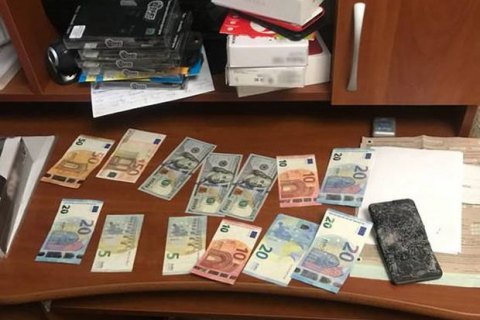 Мошенники, притворяясь банковскими работниками, выманили у киевлян 100 тыс гривен