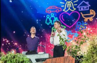 Ник Вуйчич отпраздновал на Крещатике День благодарения