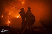 У Києві загасили пожежу після вечірнього удару дронами