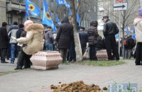 В Киеве участники митинга перекрыли Институтскую улицу